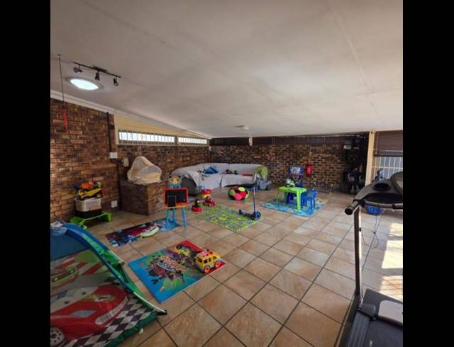 3 BEDROOM TOWNHOUSE FOR SALE IN SASOLBURG EXT 11